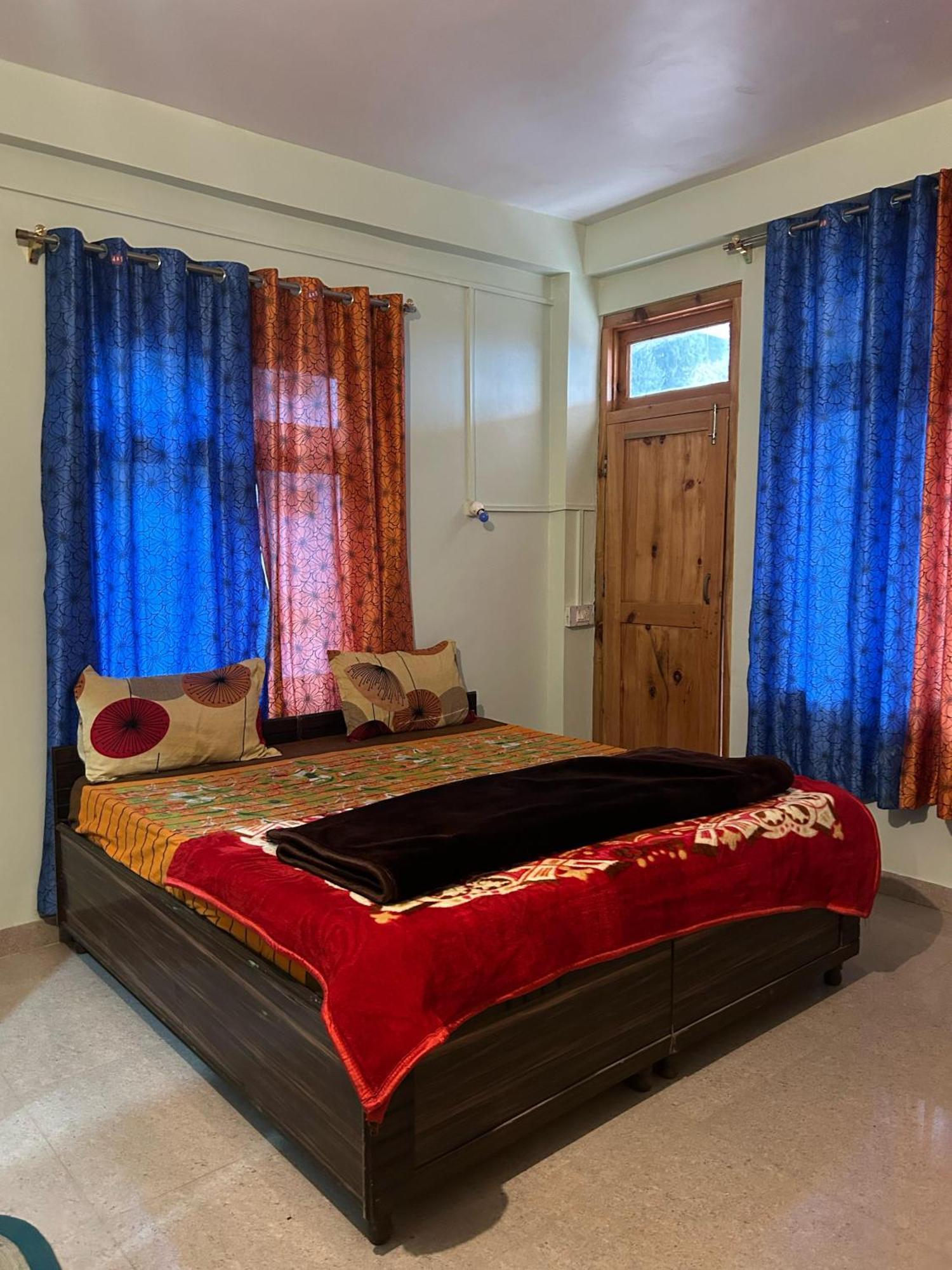 New Brahma Cafe Guest House Kalgha Exterior foto