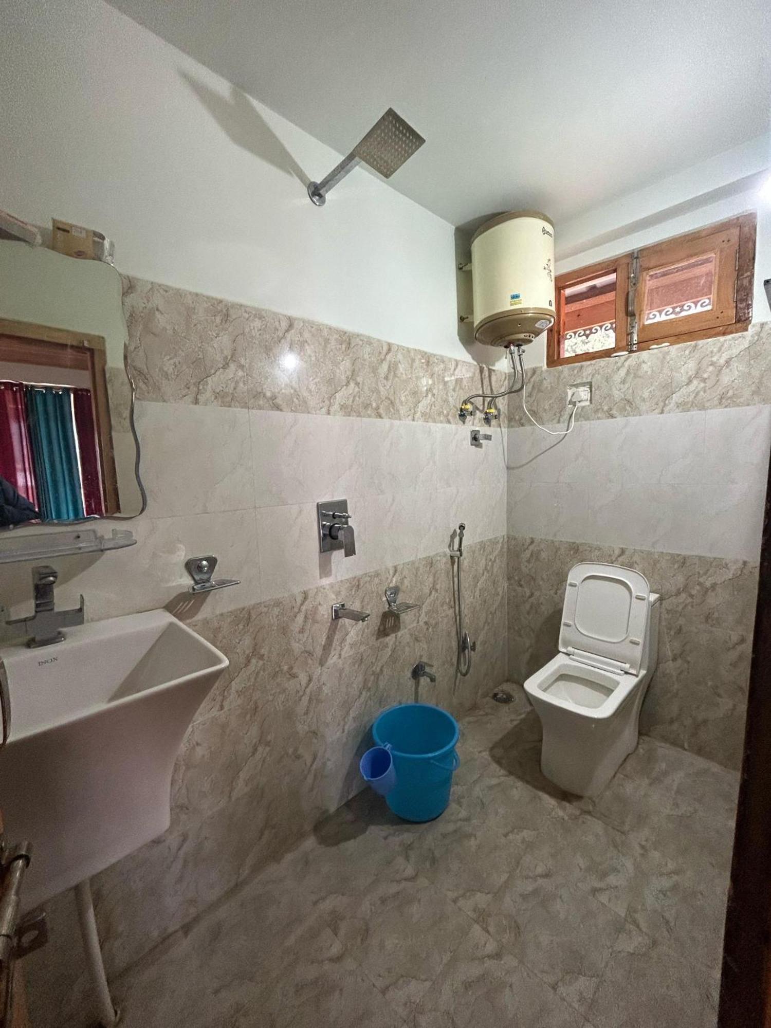 New Brahma Cafe Guest House Kalgha Exterior foto
